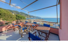 Affittacamere Lo Scoglio (Guesthouse)
