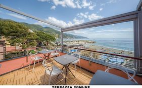 Affittacamere Lo Scoglio (Guesthouse)